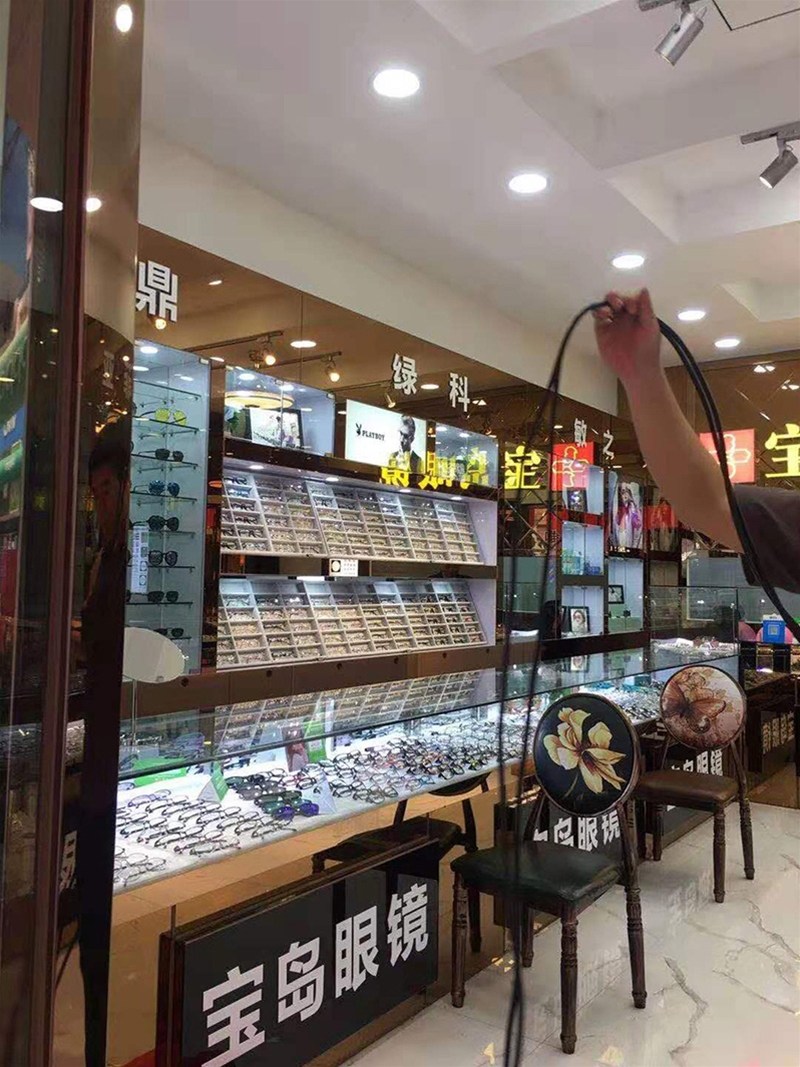 眼镜柜(32)